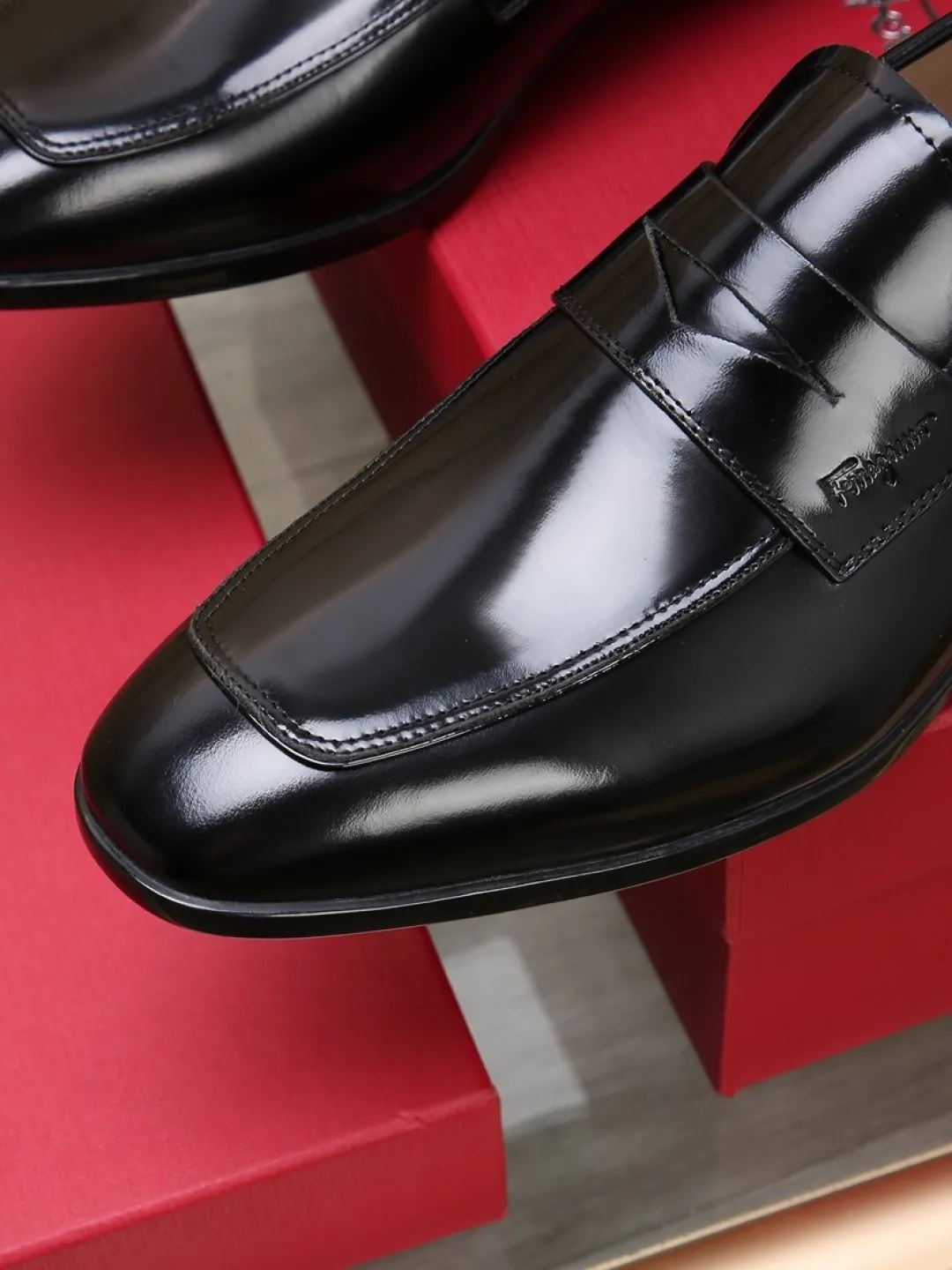 Factory P620💰🔥《Ferragamo》👏Latest•High-end top brand luxury~purchasing agent, top~quality. New fashionable business men's shoes🔜The uppers are made of original open-edge beaded cowhide➕cowhide·lining, with fine workmanship. The original stylish and soft combination wear-resistant and non-slip outsole is light and comfortable on the feet. The real thing looks better in real life. Size: 38/44